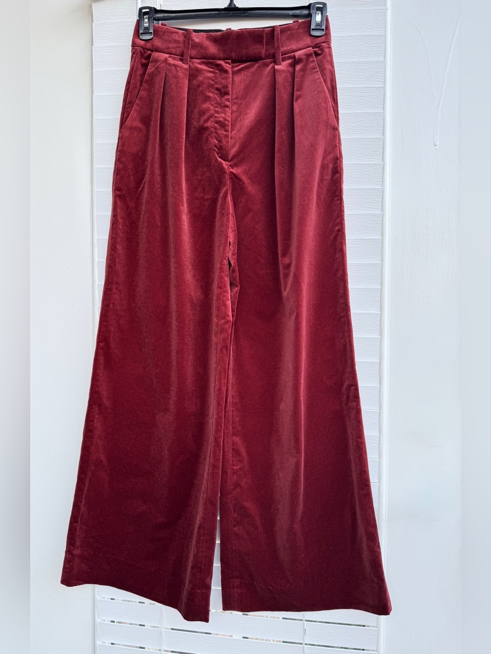 Banana Republic Women’s 4 Burgundy Velvet Wide Leg High Rise Pleated Pants - Picture 3 of 12